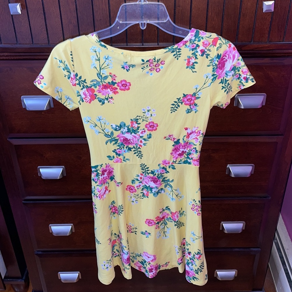 Yellow Floral Sun Dress 🌻 - Picture 3 of 3